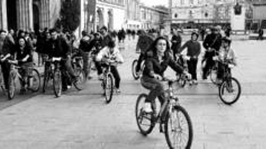 Zaragoza reabre las bicicletas a la plaza del Pilar y 214 vías más