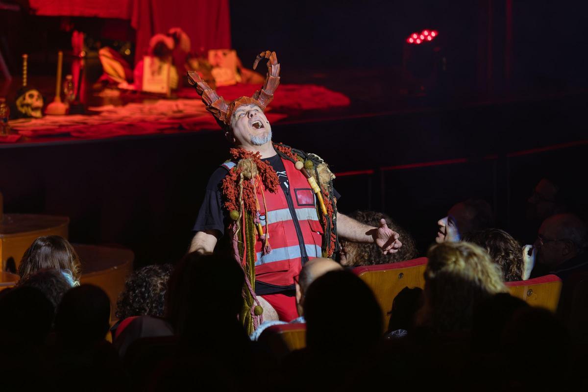 Xavi Castillo, en plena acción teatral