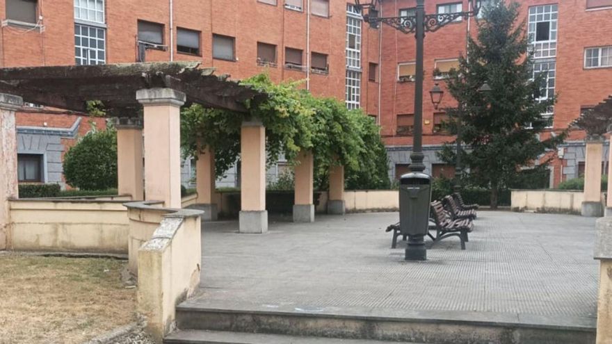 Casas en ruinas, bancos con &quot;clavos asomando&quot; y sin fibra óptica: los vecinos alertan del &quot;abandono&quot; del barrio Urquijo de La Felguera