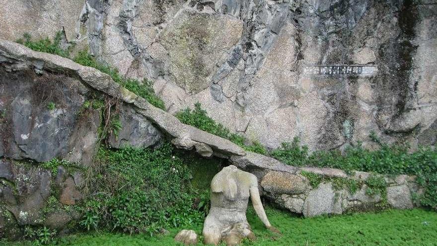 Una de las esculturas del parque del Pasatempo.