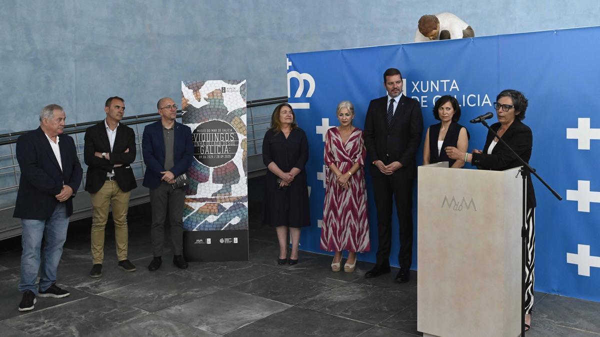 Presentación ayer de la exposición con el conselleiro José López.