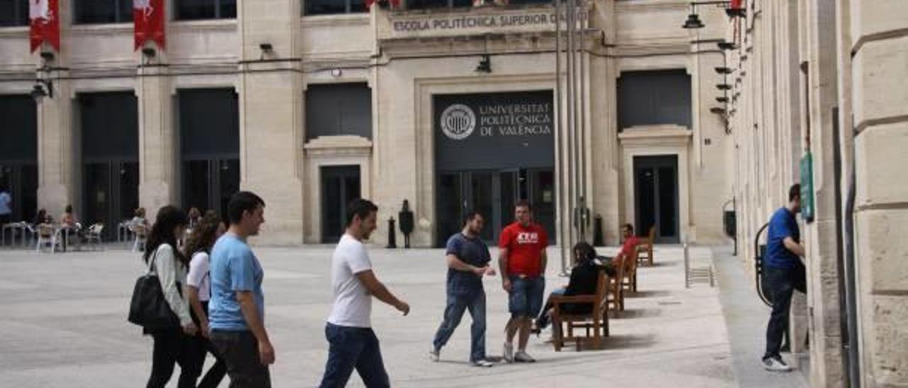 La plaza de Ferrándiz y Carbonell, el epicentro del Campus de Alcoy de la Universidad Politécnica de València.