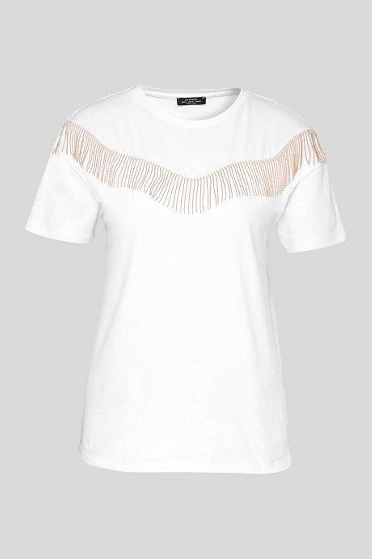 Camiseta blanca con flecos (Precio: 19,90 euros)
