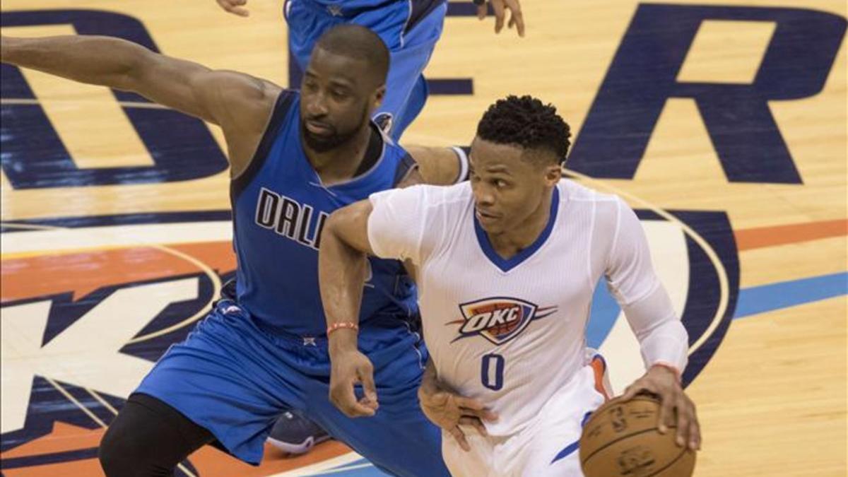 Westbrook , en acción durante el partido ante Dallas