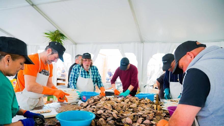 Miles de personas disfrutan en Arcade de sus ostras