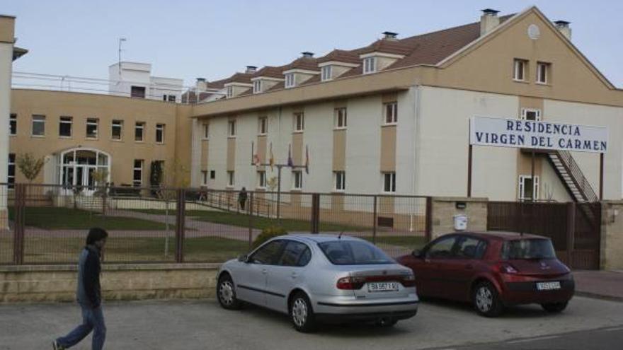 Residencia de la Virgen del Carmen de Peleas de Abajo.