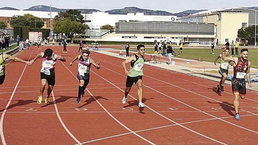 Llegada de la prueba de los 60 metros lisos masculinos en el control disputado en el Príncipes.