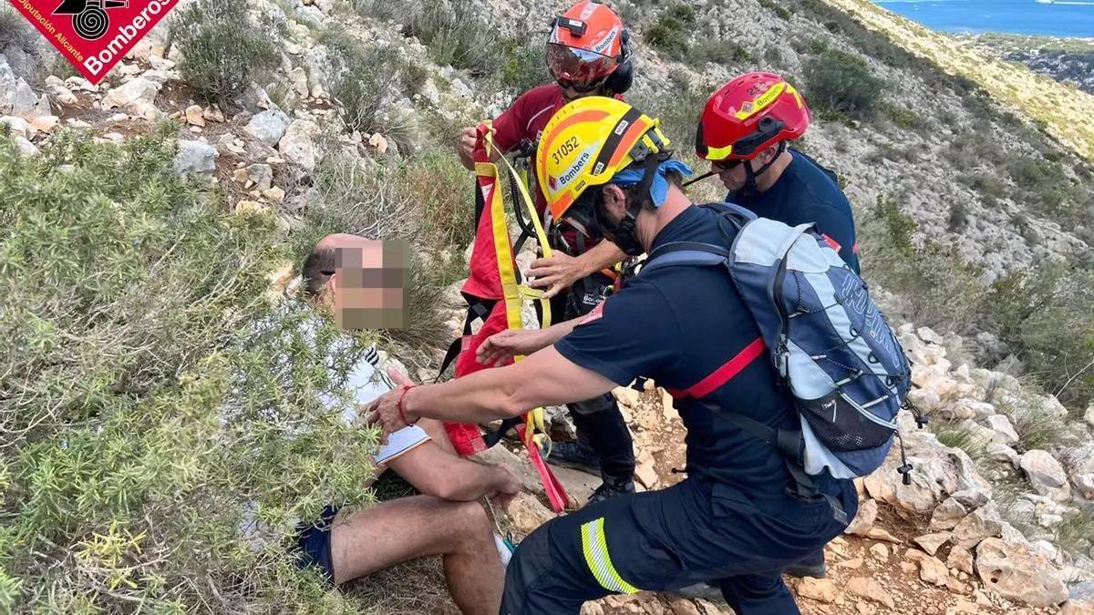 Así ha sido el rescate en helicóptero de tres personas que practicaban deporte en Xàbia