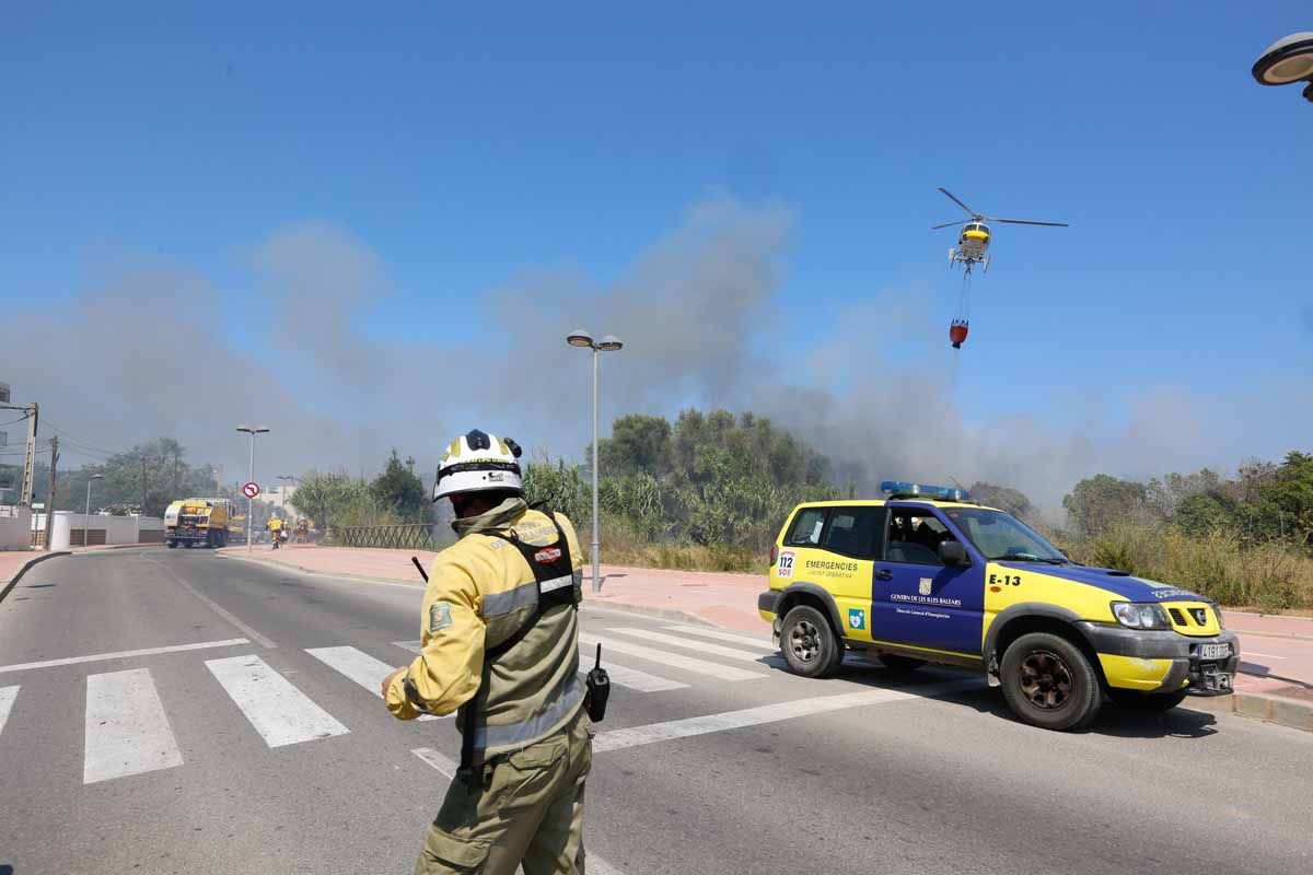 Incendio en una parcela de Ibiza