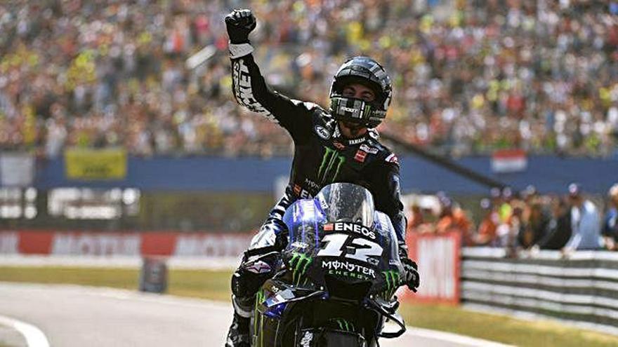 Maverick Viñales celebrant la victòria al circuit d&#039;Assen.