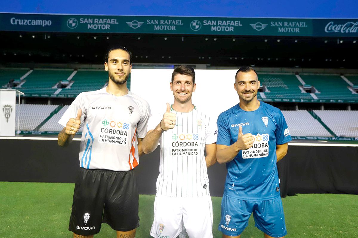 Las nuevas camisetas del Córdoba CF para su estreno en Primera Federación