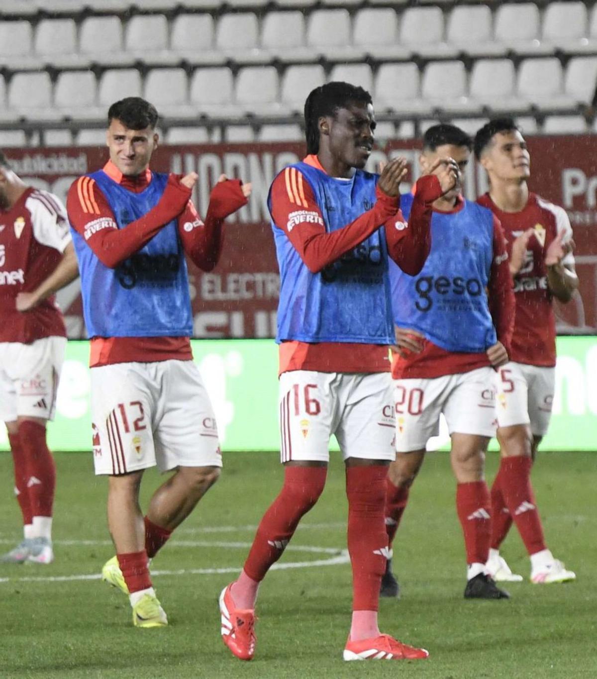 Caras largas de los granas tras el empate ante el Antequera. | TWITTER CEUTA