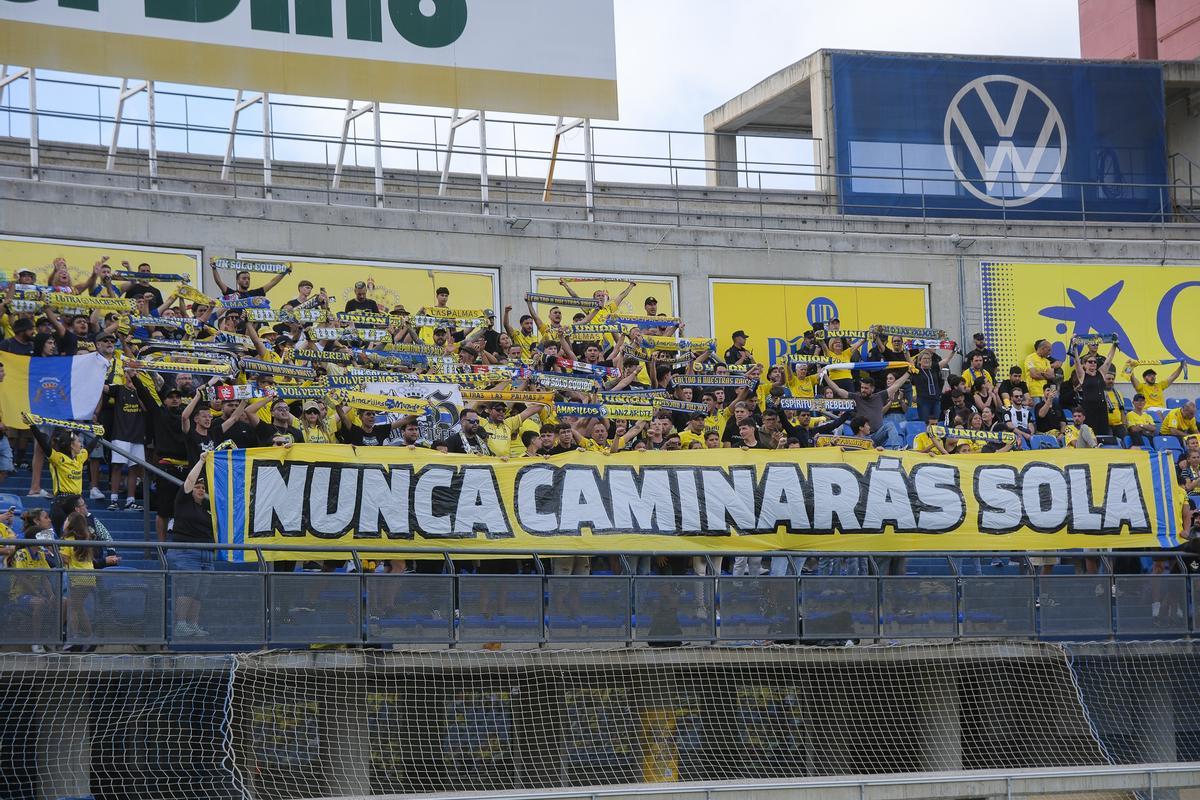 Naciente se rinde al escudo de la UD Las Palmas