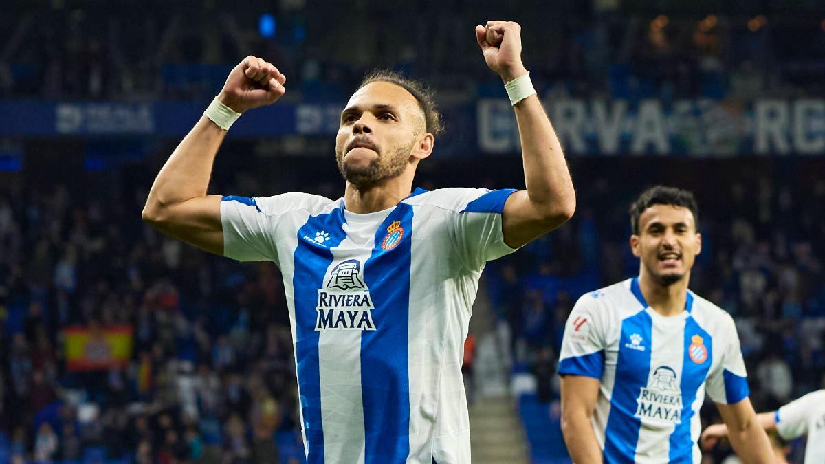 Braithwaite celebrando un tanto con el Espanyol