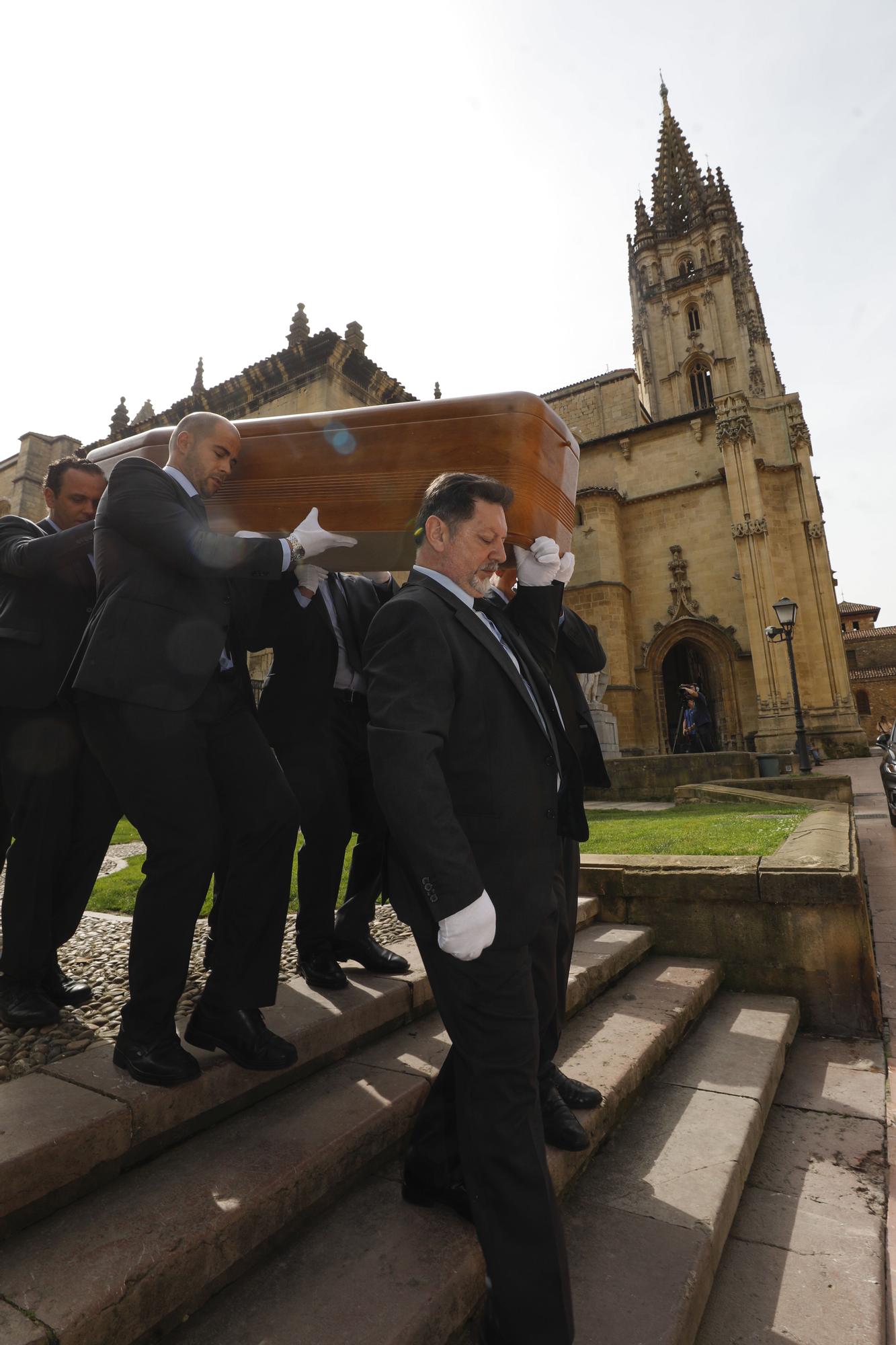 EN IMÁGENES: Asturias despide a Gabino Díaz Merchán en un multitudinario funeral en la Catedral de Oviedo