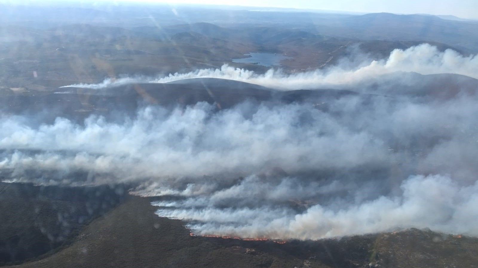 Praderas afectadas por el incendio desatado en Portugal que ha llegado a la provincia de Zamora.