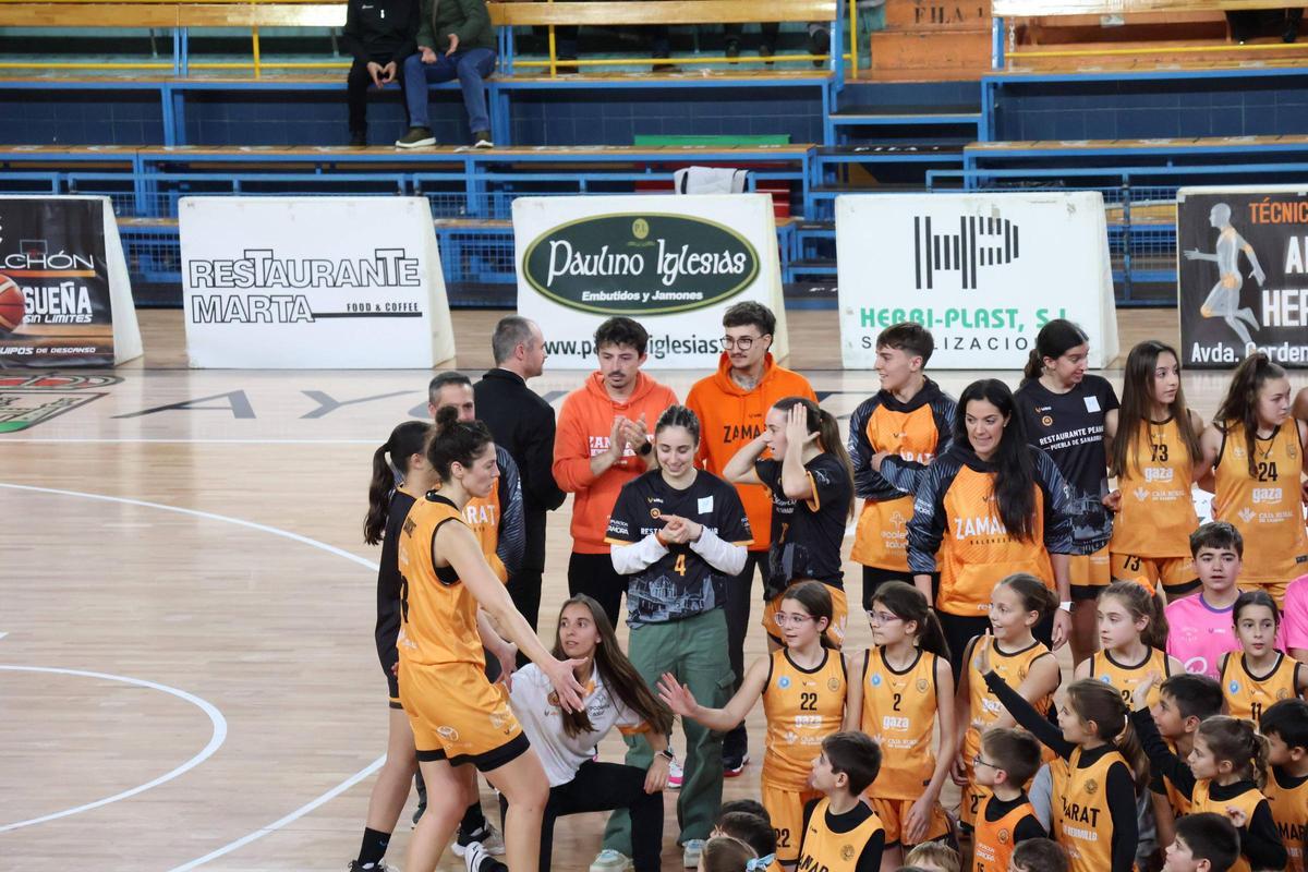 GALERÍA | El CD Zamarat presume de cantera  en un pabellón Ángel Nieto teñido de color naranja