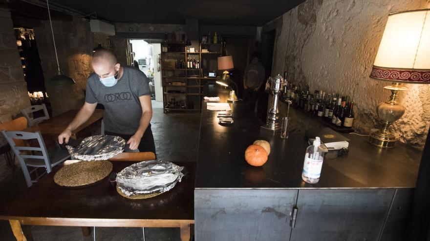 Restaurant Corpus de Berga, fent servei de dinar per endur