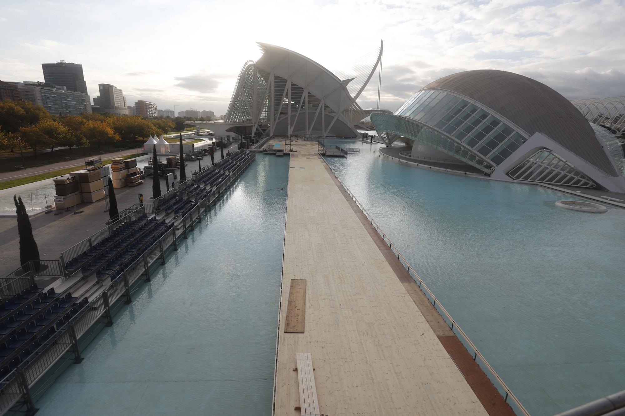 Montaje de la pasarela de meta del Maratón Valencia Trinidad Alfonso EDP