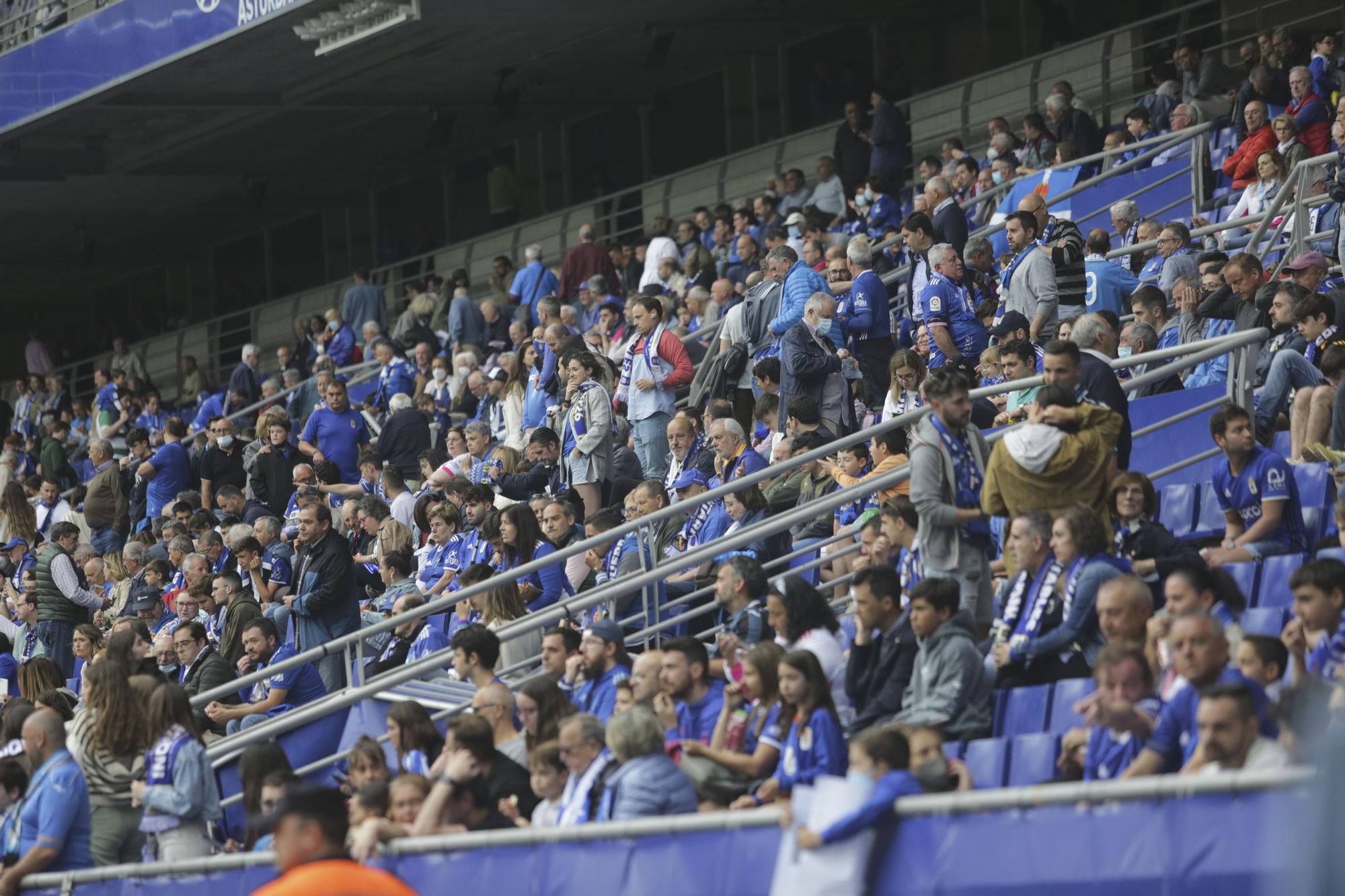 ¿Estuviste en el partido entre el Real Oviedo y el Ibiza? Búscate en esta galería de fotos