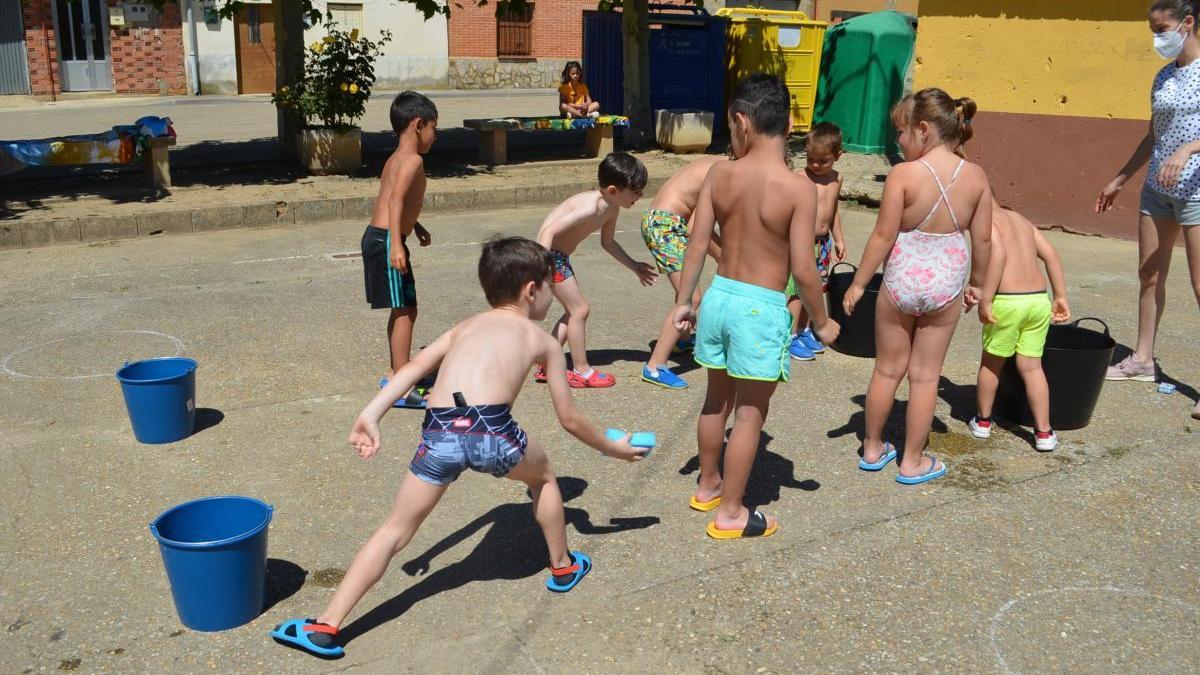 Niños participantes en el campamento.