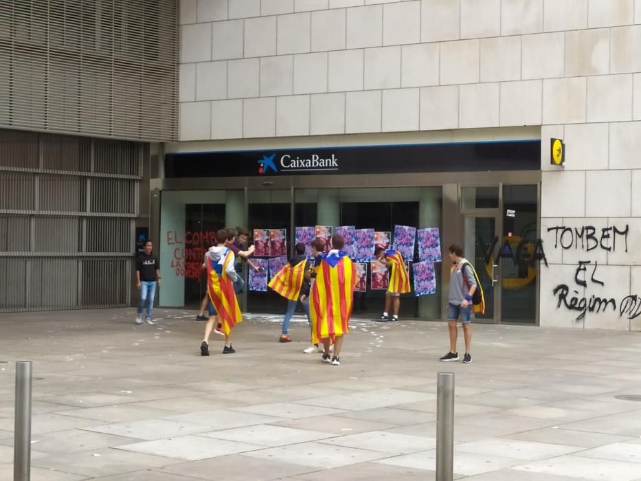 Protesta dels CDR a Girona en el marc de la vaga general