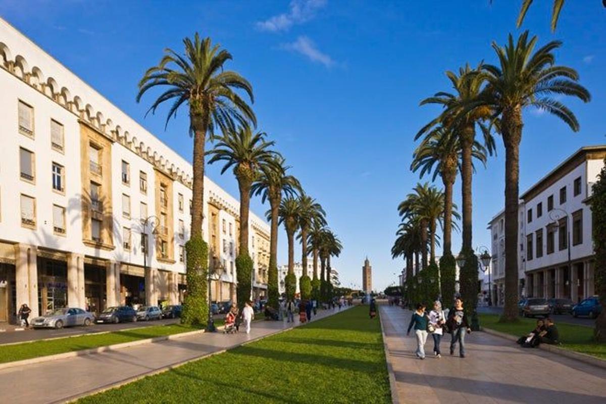 Avenida de Mohammed V y la Gran Mezquita al fondo.