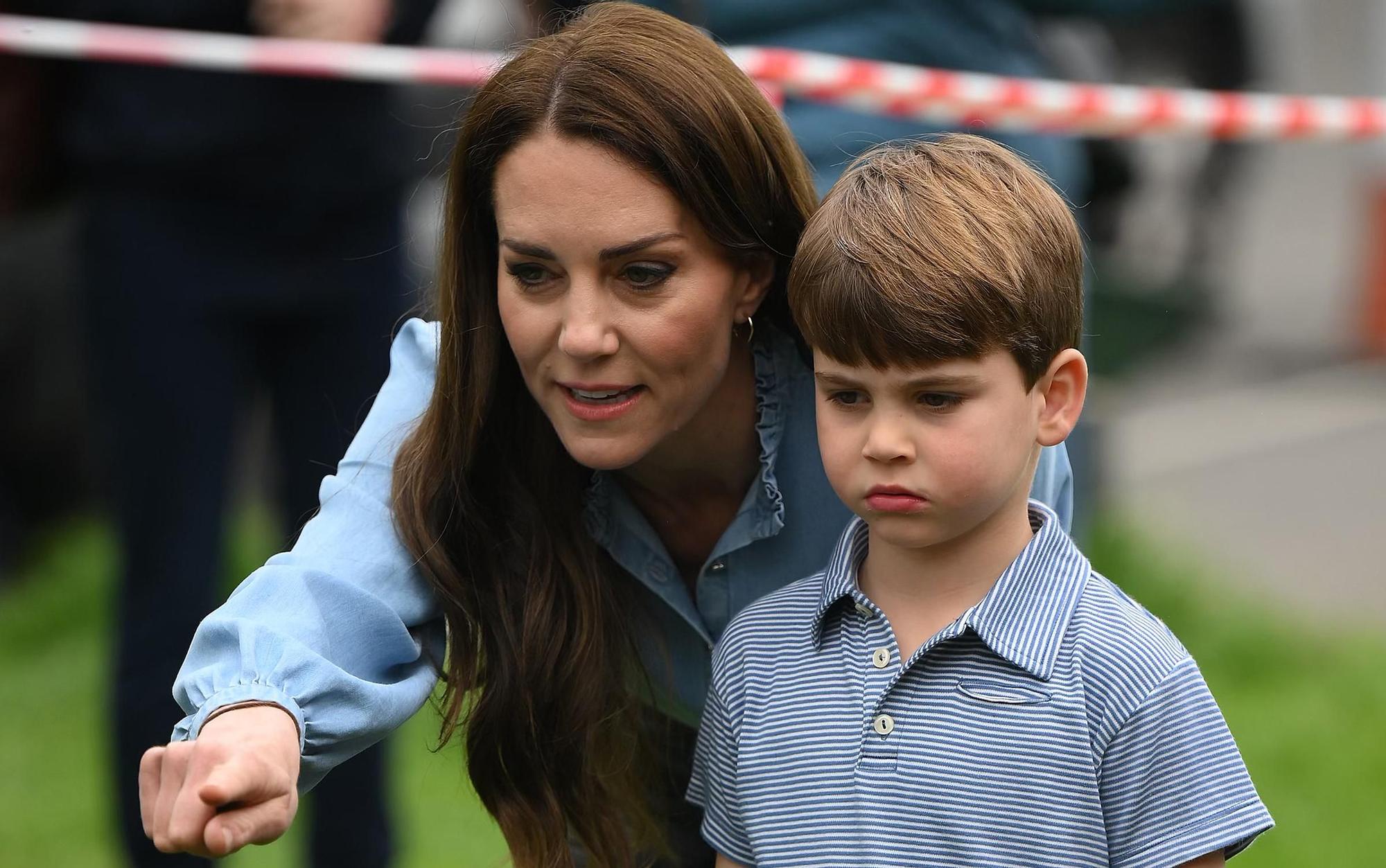 Kate Middleton y su hijo pequeño, el príncipe Louis
