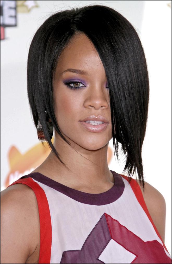 Rihanna con corte de pelo degradado