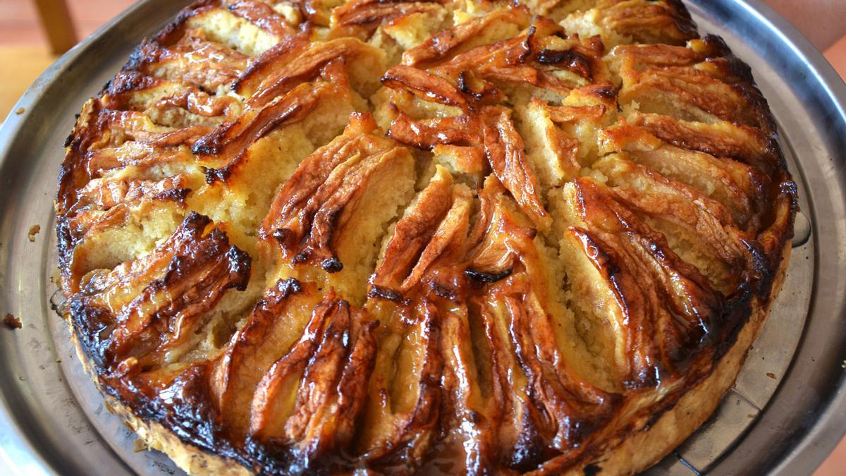 Tarta de almendra con manzana