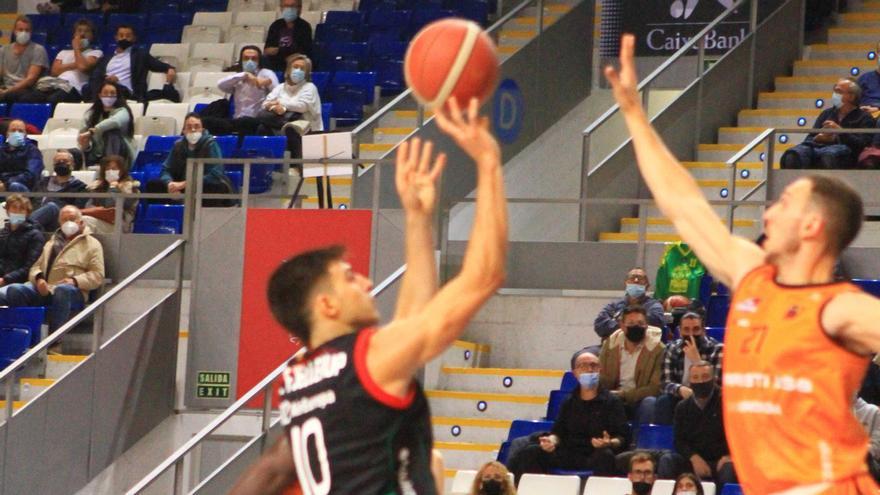 El Palmer Palma estrena su casillero de victorias ante el Juaristi (81-65)