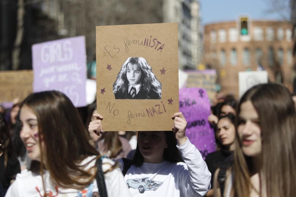 Manifestació d''estudiants pel 8-M