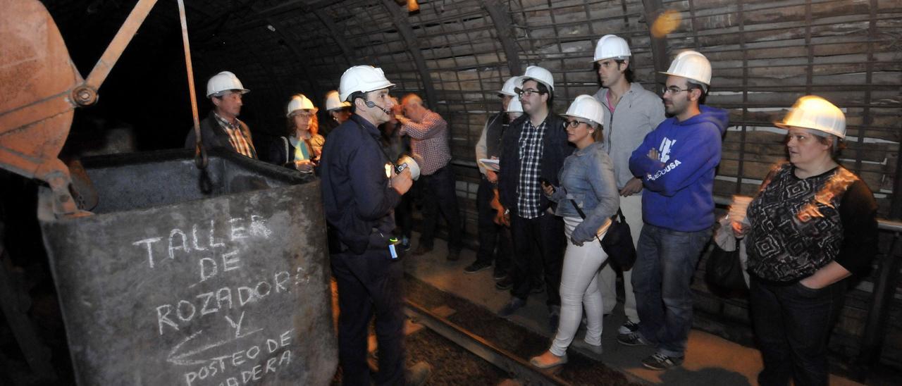 Visitantes en el Museo de la Minería.