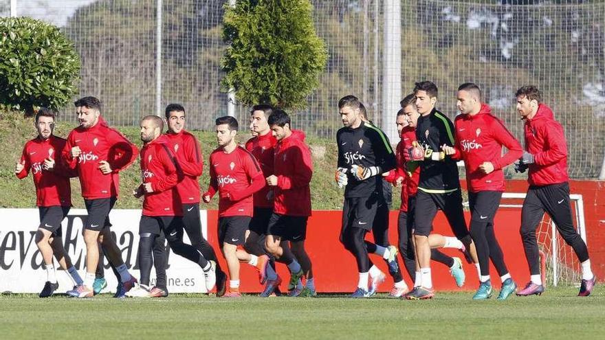 El equipo realiza carrera continua durante el entrenamiento de ayer.