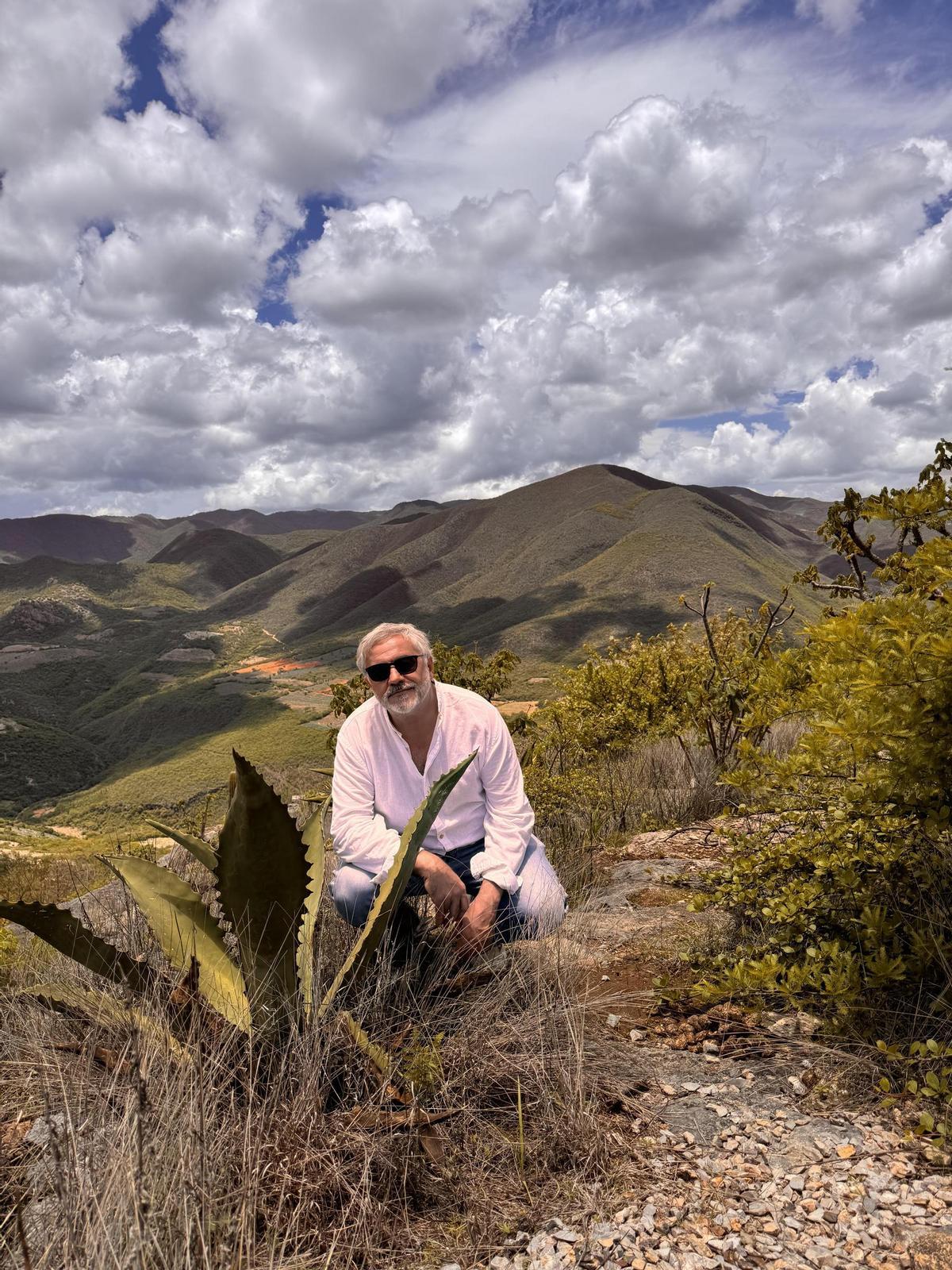 El escritor de raíces zamoranas Félix G. Modroño en México.