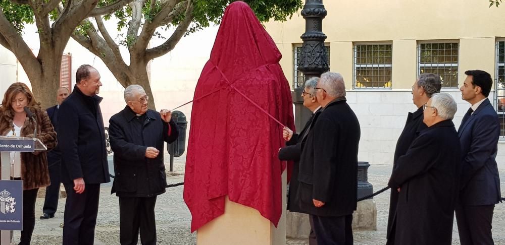 Homenajean en Orihuela al obispo Victorio Oliver c