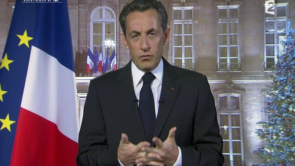 El presidente francés, Nicolas Sarkozy, durante su discurso televisado a la nación, en una imagen tomada de la cadena France 2, el viernes, en París.