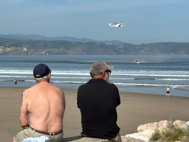 EN IMÁGENES: Recuperan en Salinas el cuerpo sin vida de una persona tras ser hallado por un pescador