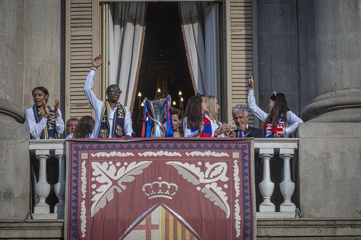 El Barça femenino celebra su Champions en la plaça Sant Jaume