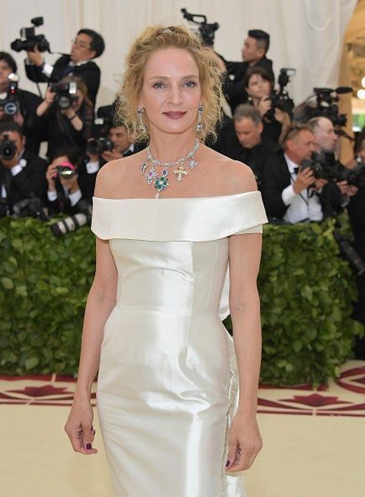 Uma Thurman, que no pudo pasar por peluquería, en la Gala Met