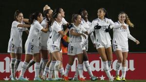 Las jugadoras del Real Madrid femenino durante un partido ante el Atlético de Madrid.