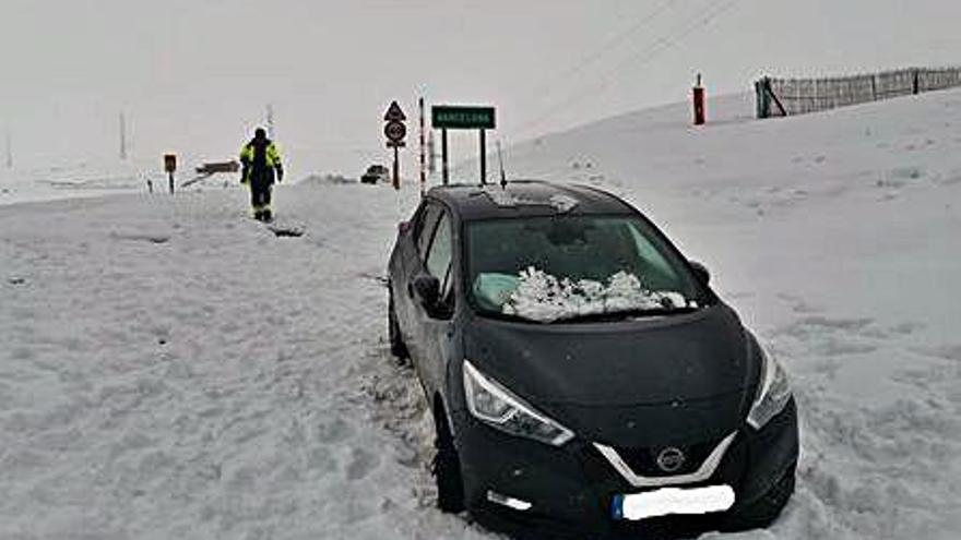 El vehicle atrapat a la neu