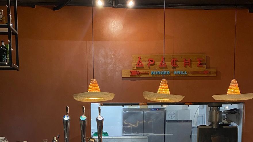 Apache Burger Grill sigue cautivando con sus burgers en un local renovado