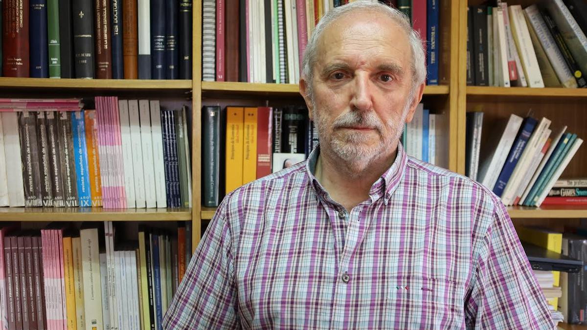 El economista y catedrático Vicente Salas.