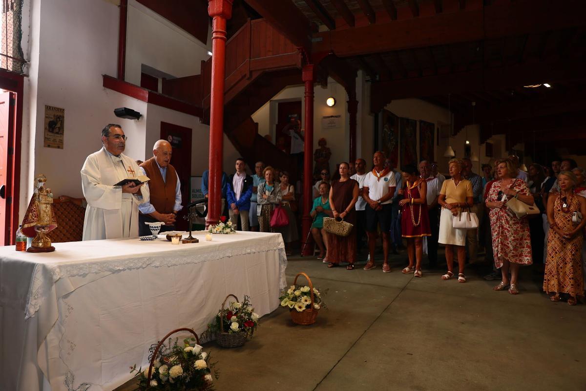 La misa del día de Begoña en la plaza de toros de Gijón, en imágenes La misa del día de Begoña en la plaza de toros de Gijón, en imágenes