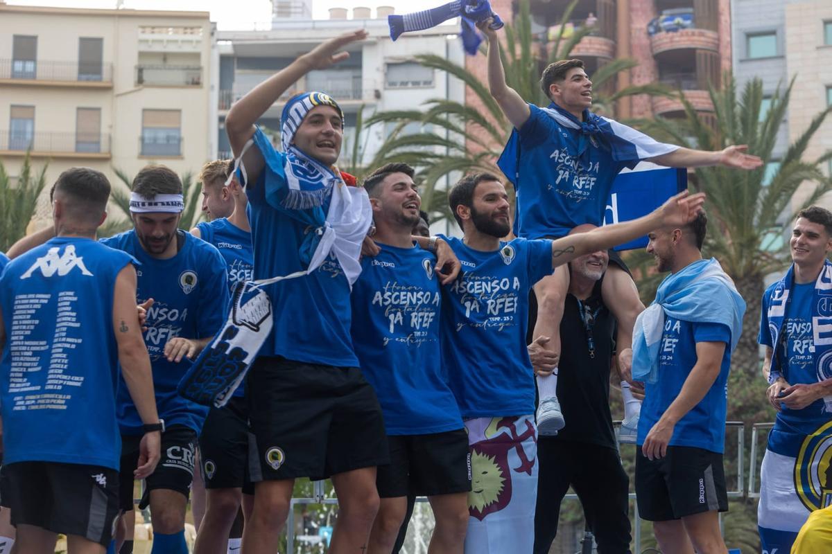 Luceros se viste de blanquiazul catorce años después