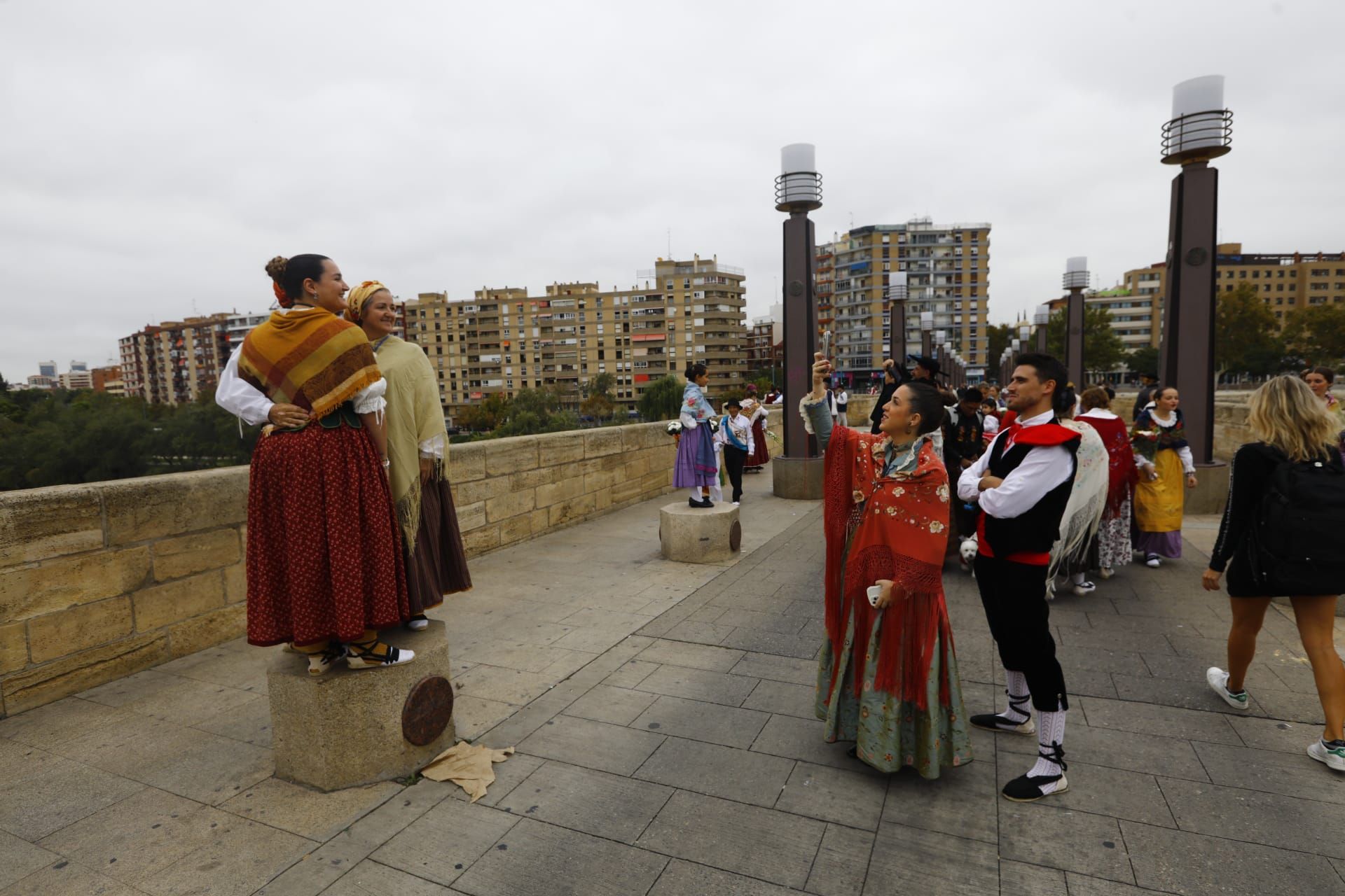 En imágenes | La Ofrenda de Flores a la Virgen del Pilar 2023 (I)