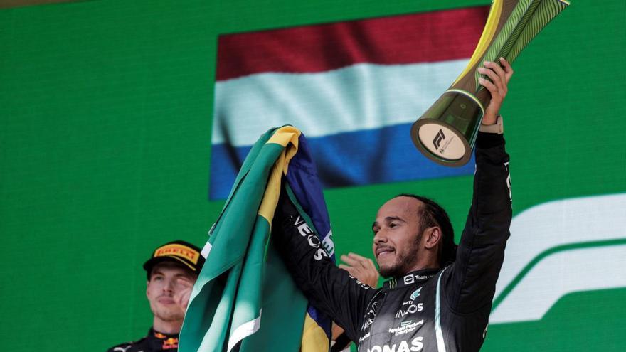 Hamilton guanya a Interlagos