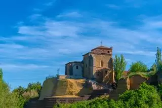La espectacular ruta entre pantanos para hacer en moto este verano: paisajes de montaña, gastronomía local y pueblos de ensueño