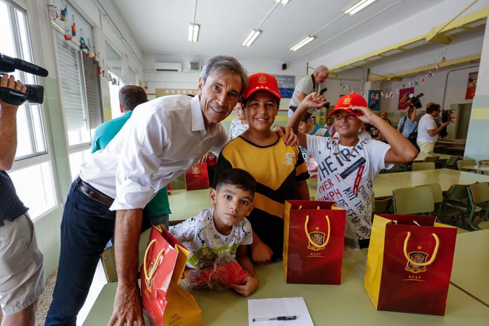 Visita de la selección a un colegio de Elche